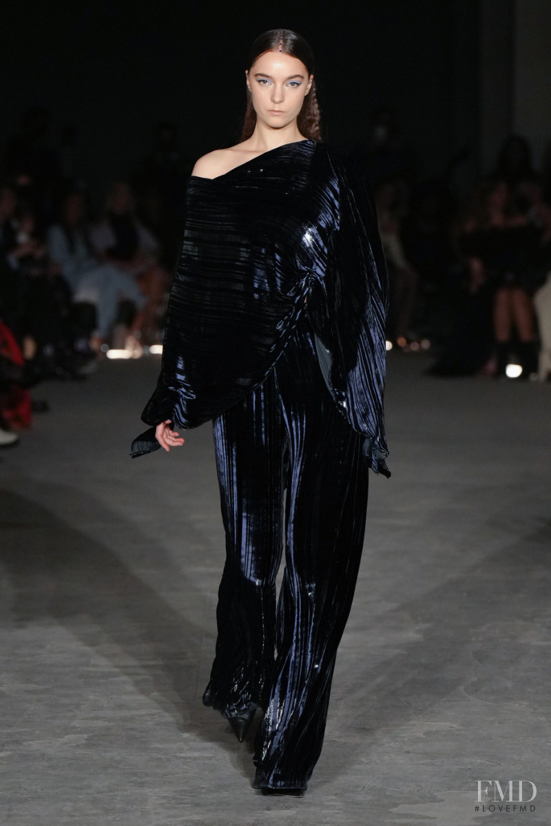 Irina Liss featured in  the Christian Siriano fashion show for Autumn/Winter 2022