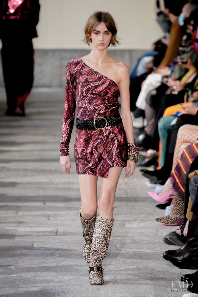 Quinn Elin Mora featured in  the Etro fashion show for Autumn/Winter 2022