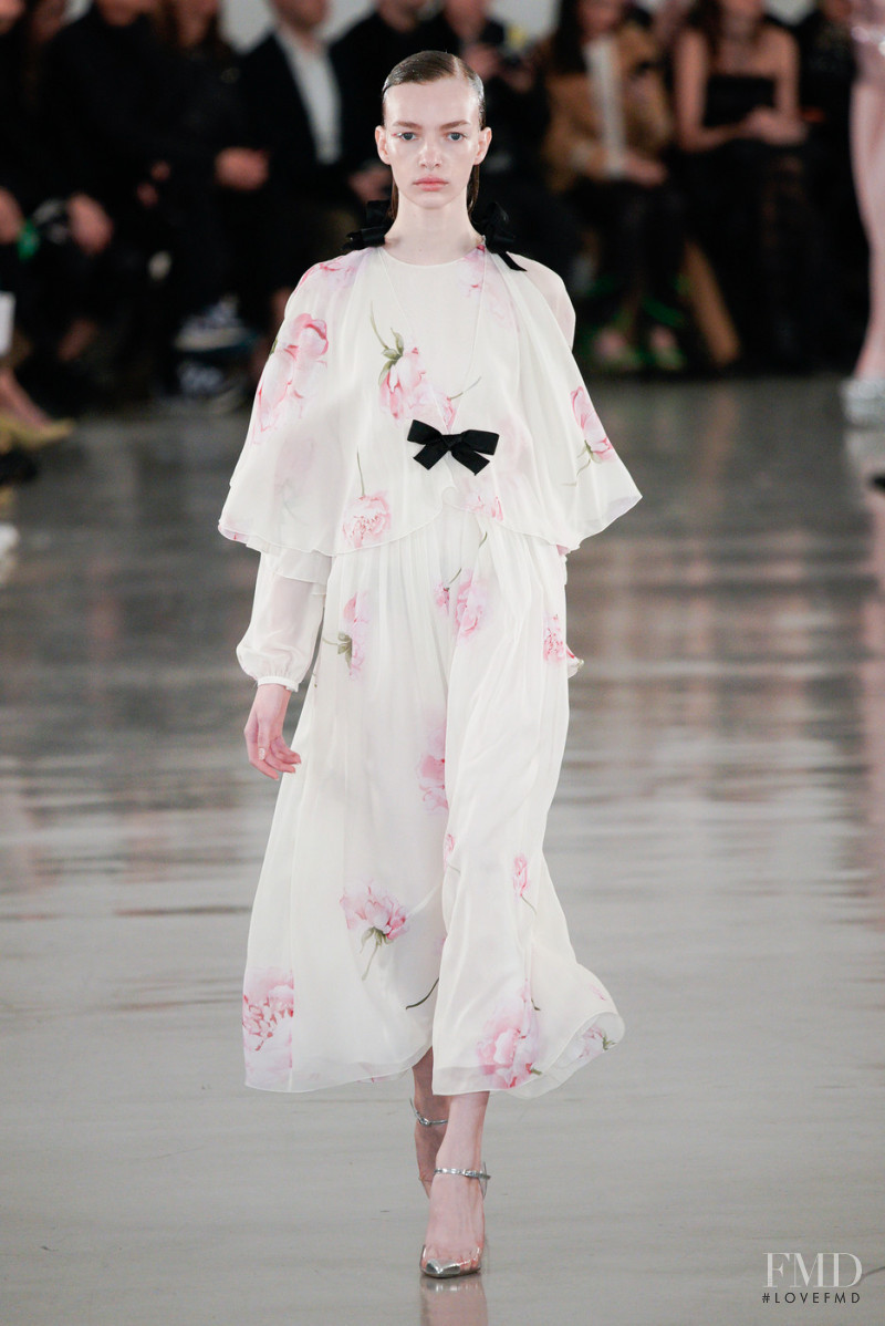 Giambattista Valli fashion show for Autumn/Winter 2022