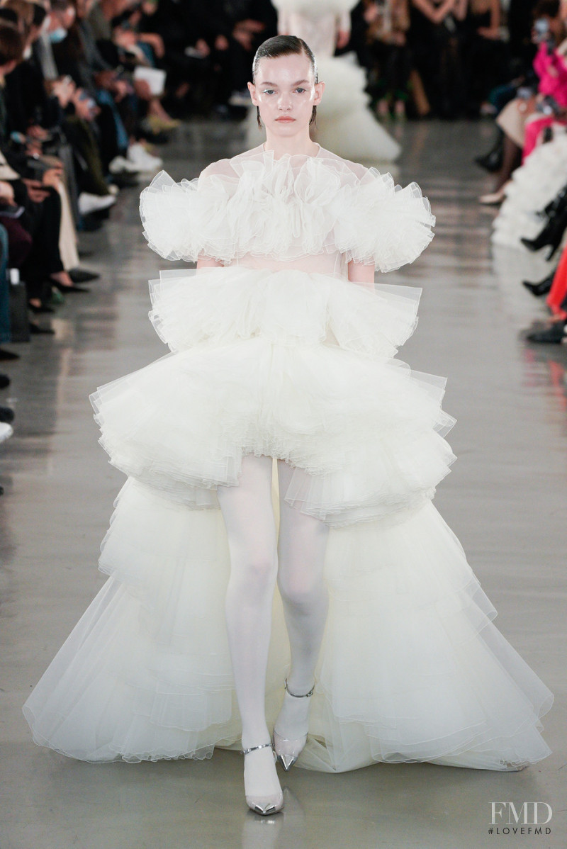 Giambattista Valli fashion show for Autumn/Winter 2022