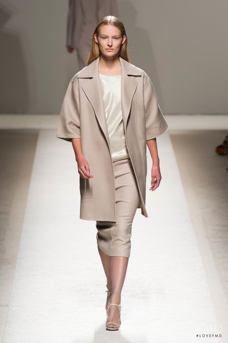 Ymre Stiekema featured in  the Max Mara fashion show for Spring/Summer 2014