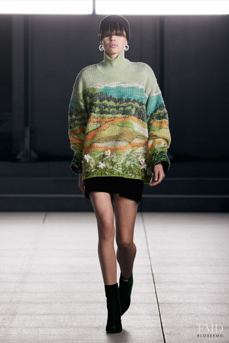 Mame Kurogouchi fashion show for Autumn/Winter 2022