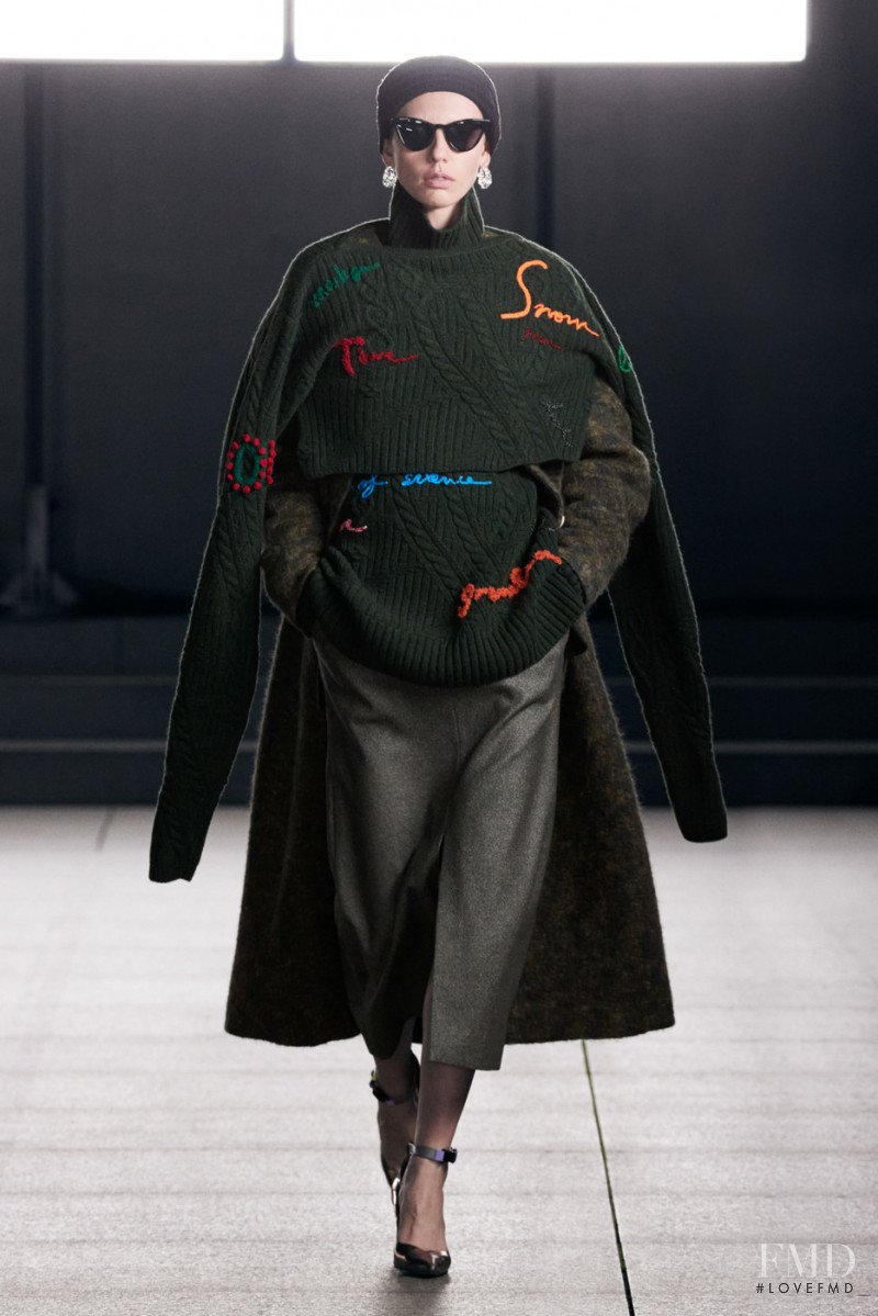 Mame Kurogouchi fashion show for Autumn/Winter 2022