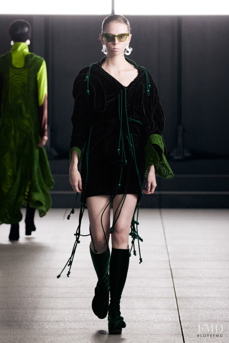 Mame Kurogouchi fashion show for Autumn/Winter 2022