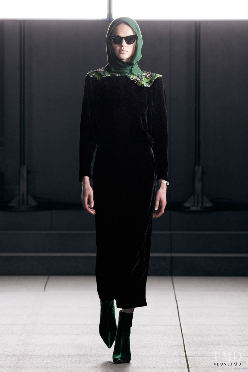 Mame Kurogouchi fashion show for Autumn/Winter 2022