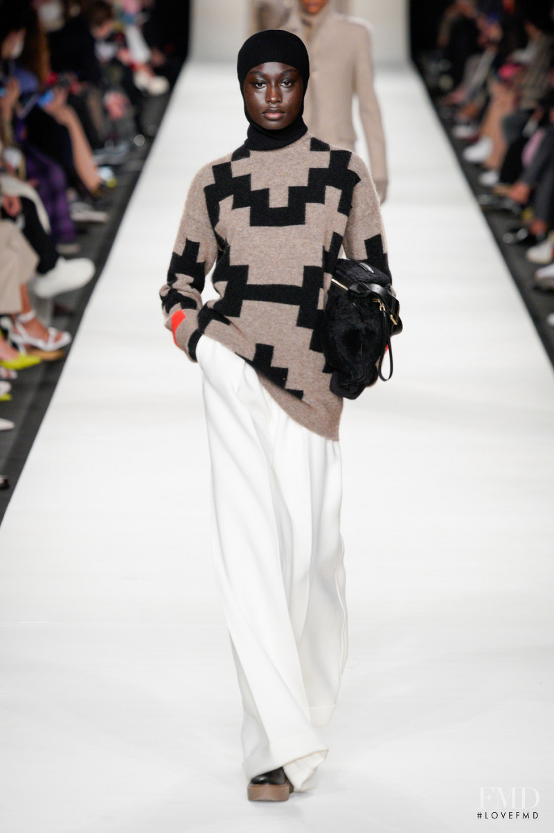 Nyagua Ruea featured in  the Max Mara fashion show for Autumn/Winter 2022