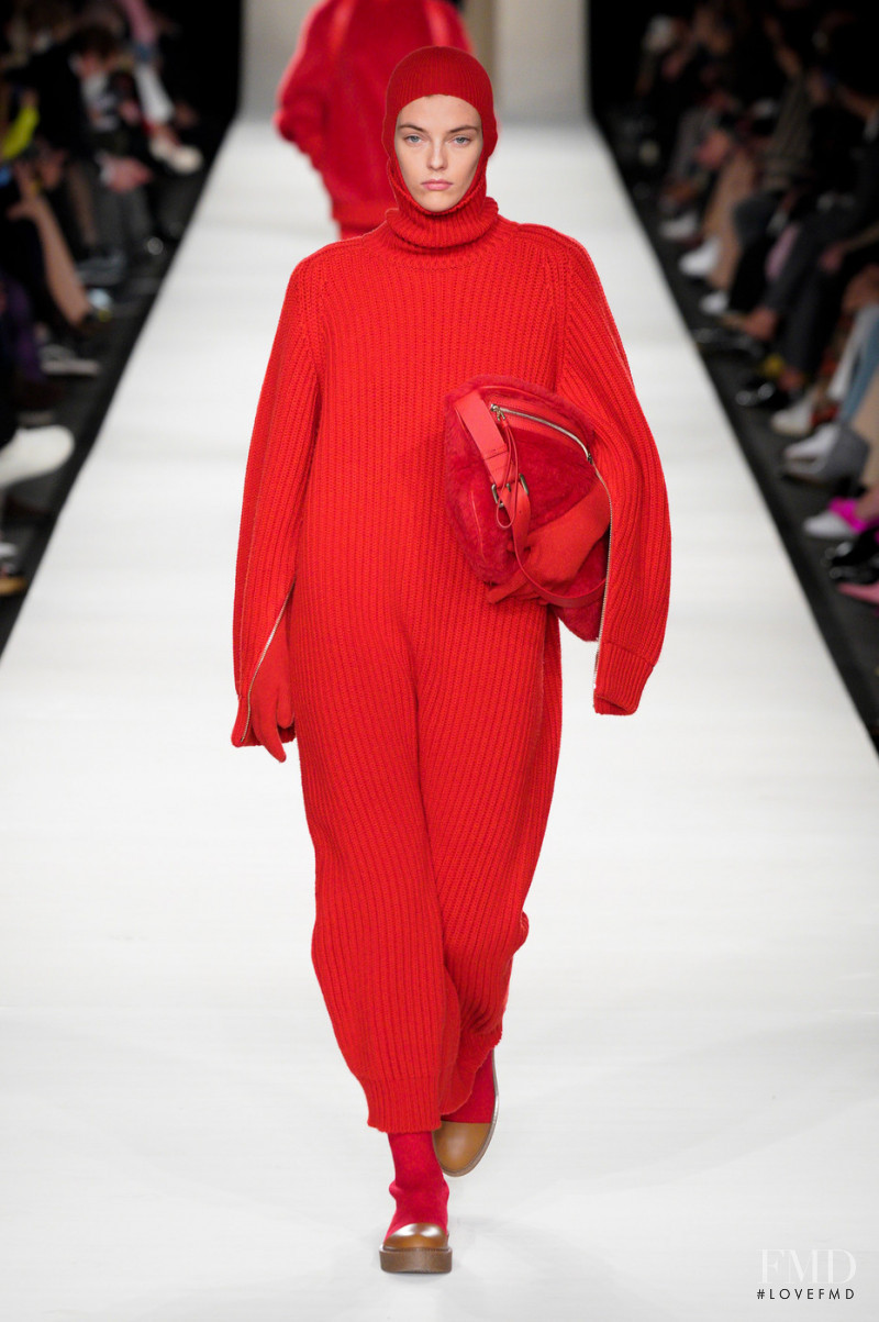 Beauise Ferwerda Bagmeyer featured in  the Max Mara fashion show for Autumn/Winter 2022