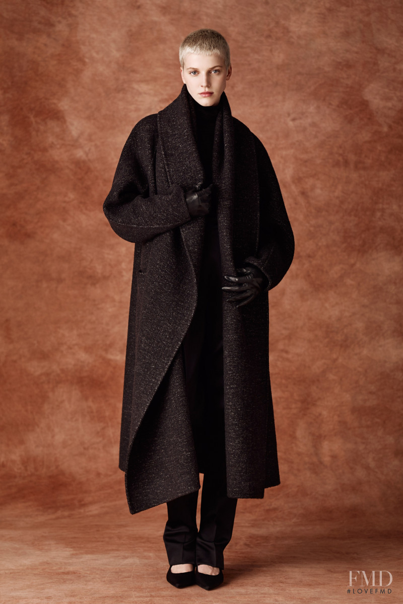 Max Mara Atelier lookbook for Autumn/Winter 2022