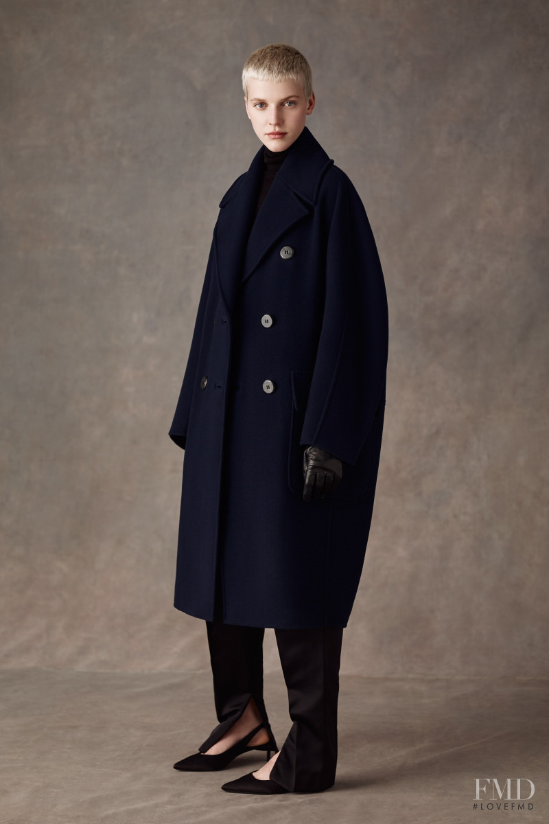 Max Mara Atelier lookbook for Autumn/Winter 2022