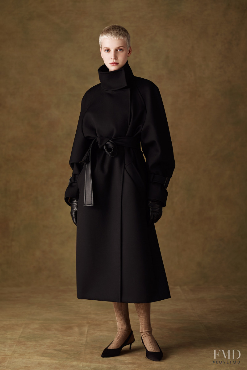 Max Mara Atelier lookbook for Autumn/Winter 2022