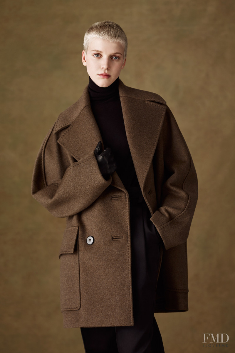 Max Mara Atelier lookbook for Autumn/Winter 2022