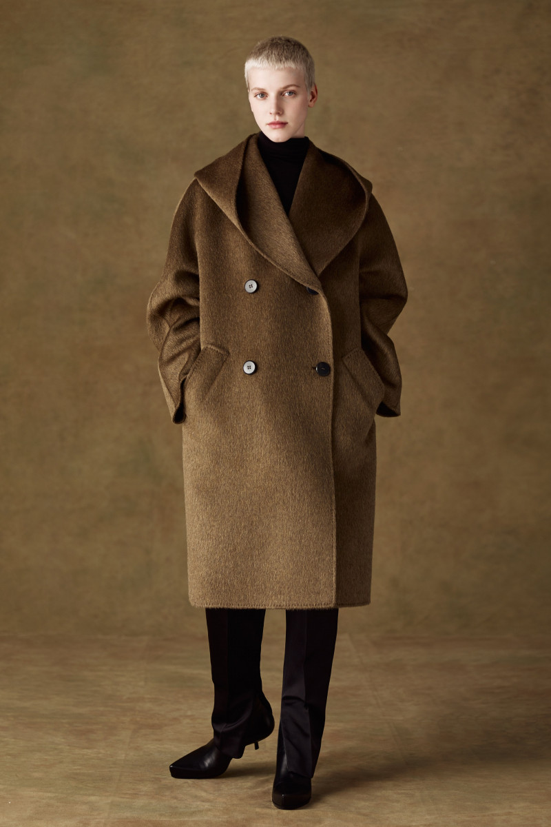 Max Mara Atelier lookbook for Autumn/Winter 2022