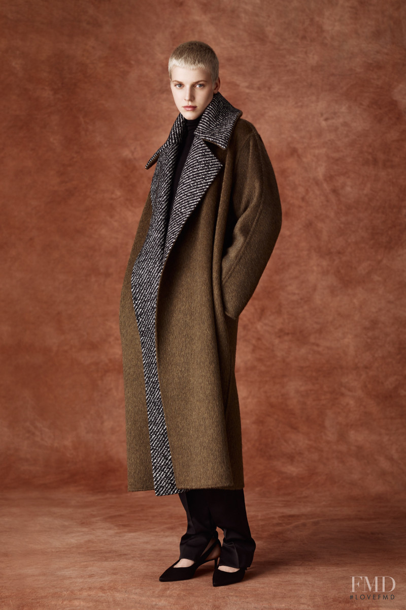 Max Mara Atelier lookbook for Autumn/Winter 2022