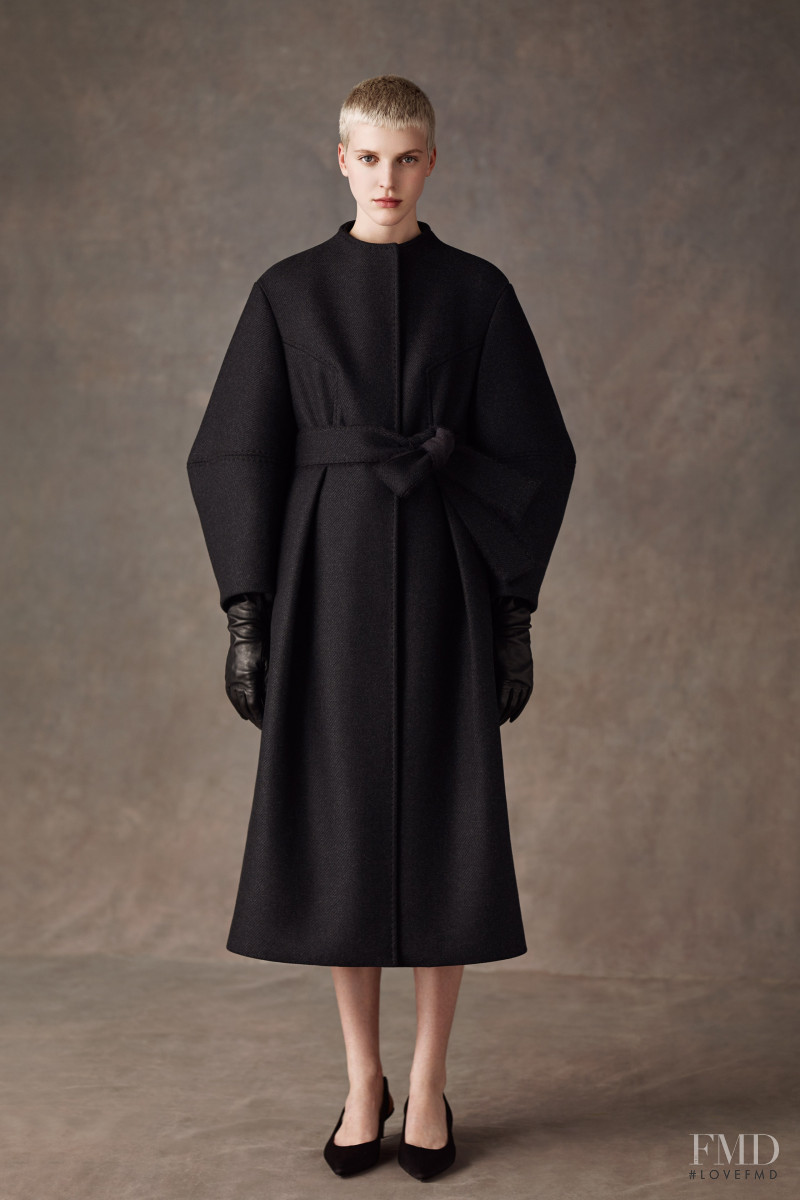 Max Mara Atelier lookbook for Autumn/Winter 2022