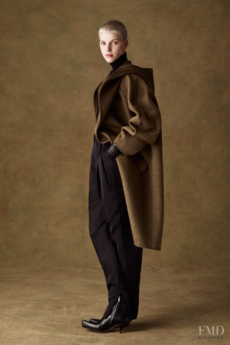 Max Mara Atelier lookbook for Autumn/Winter 2022