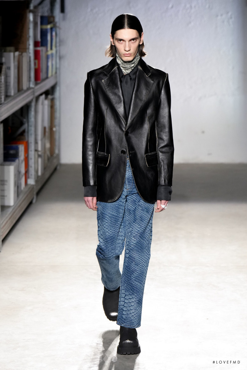 MM6 Maison Martin Margiela fashion show for Autumn/Winter 2022