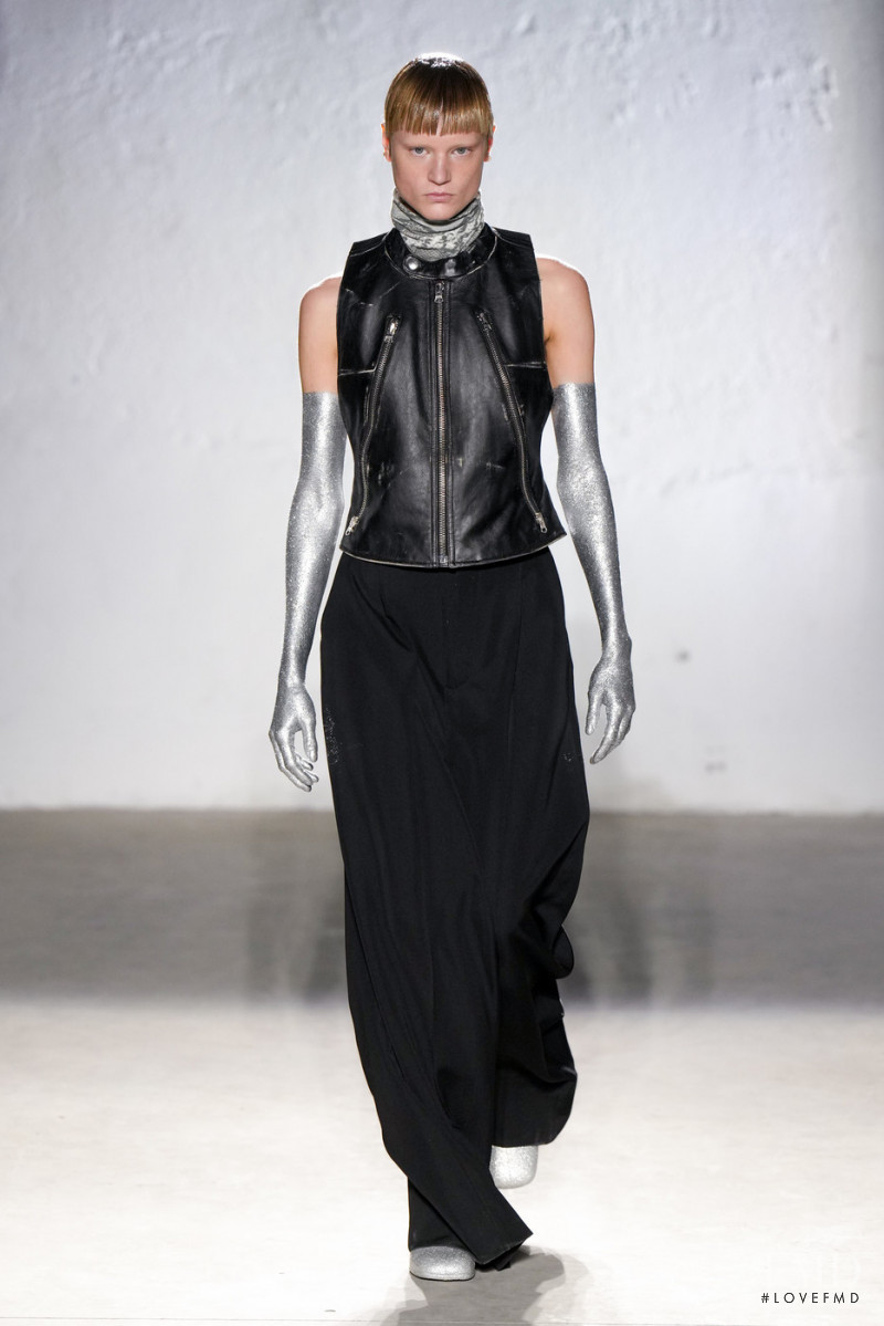 MM6 Maison Martin Margiela fashion show for Autumn/Winter 2022