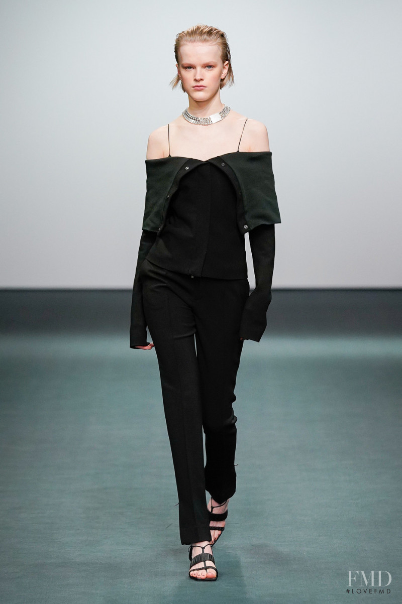 Hannah Motler featured in  the Nensi Dojaka fashion show for Autumn/Winter 2022