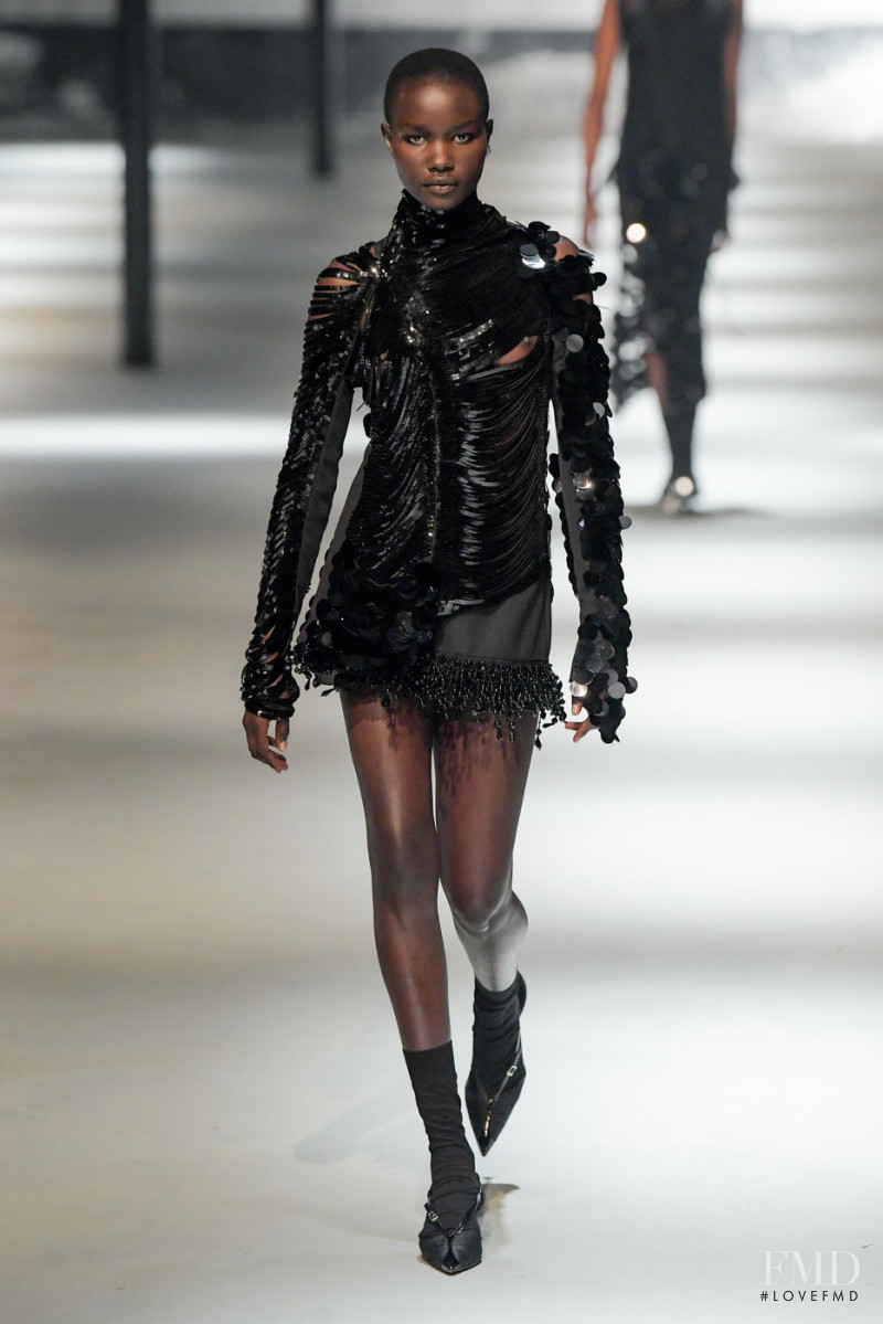 Akon Changkou featured in  the N° 21 fashion show for Autumn/Winter 2022
