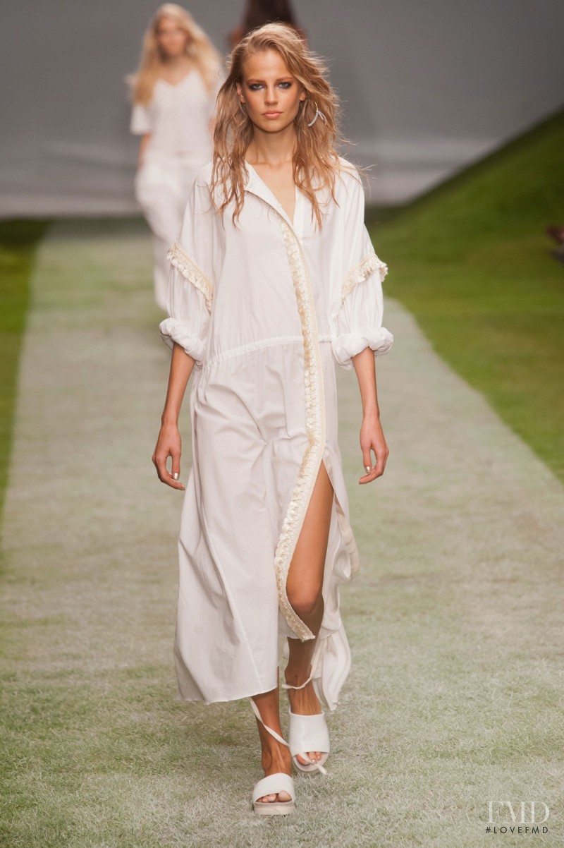 Elisabeth Erm featured in  the Topshop Unique fashion show for Spring/Summer 2014
