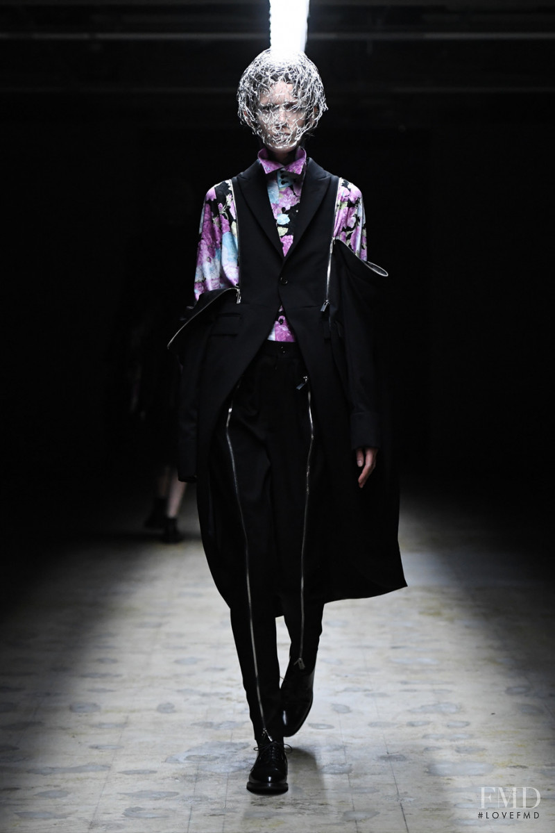 Noir Kei Ninomiya fashion show for Autumn/Winter 2022