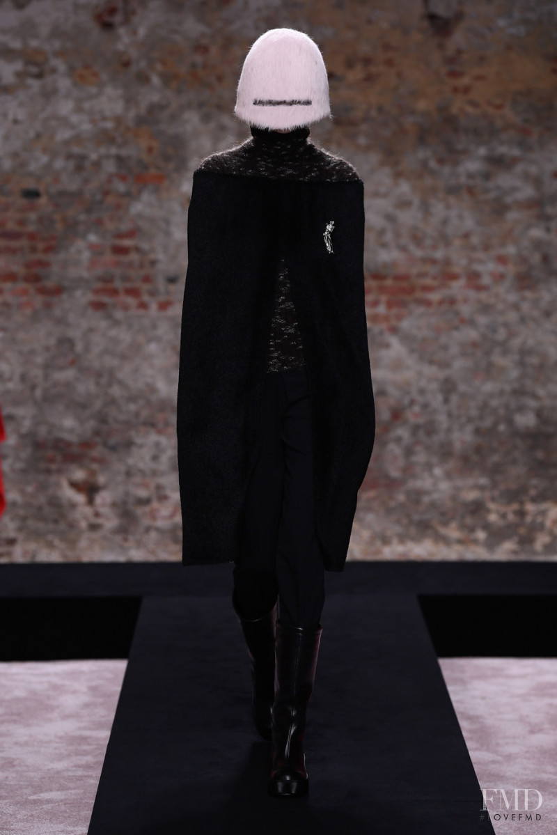 Raf Simons fashion show for Autumn/Winter 2022