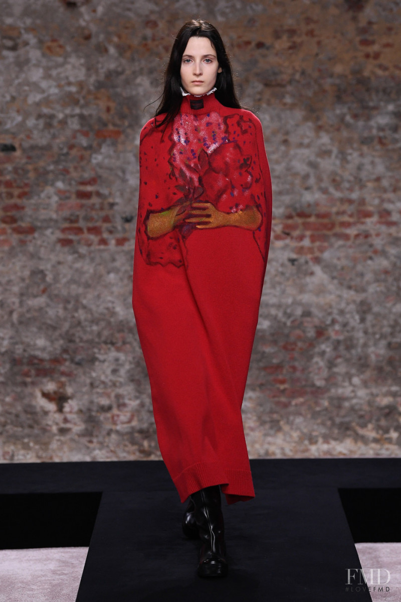 Raf Simons fashion show for Autumn/Winter 2022
