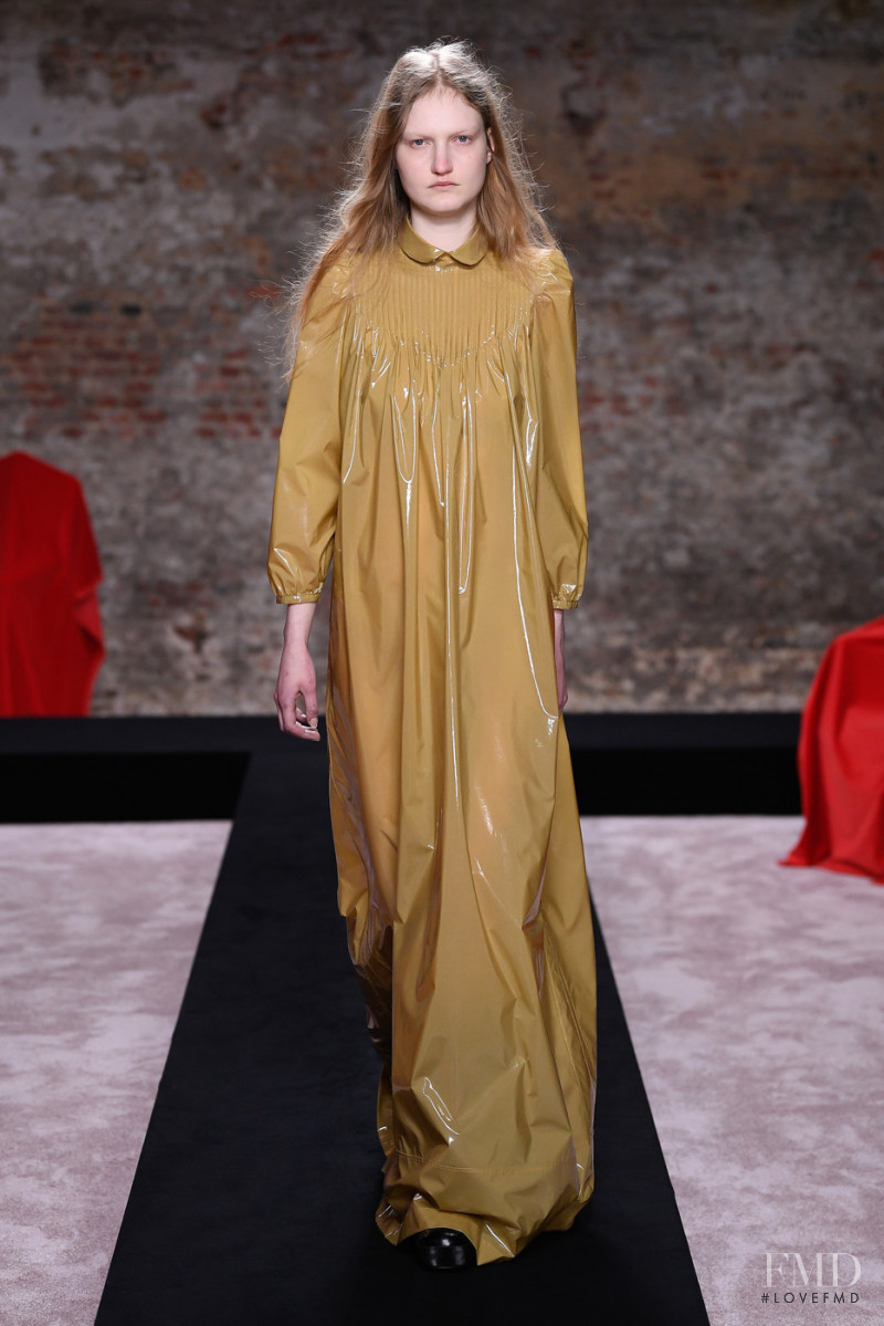 Raf Simons fashion show for Autumn/Winter 2022