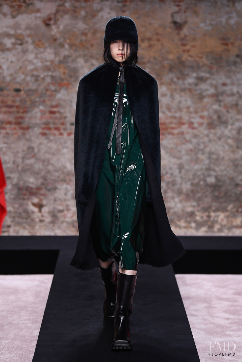 Raf Simons fashion show for Autumn/Winter 2022