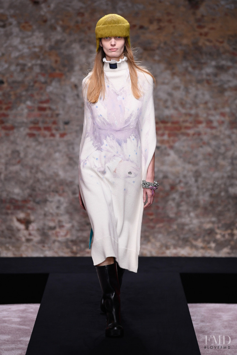 Raf Simons fashion show for Autumn/Winter 2022
