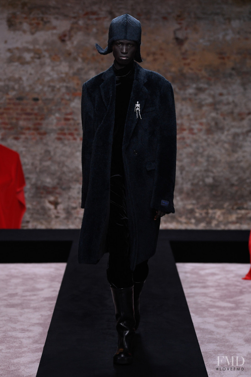 Raf Simons fashion show for Autumn/Winter 2022