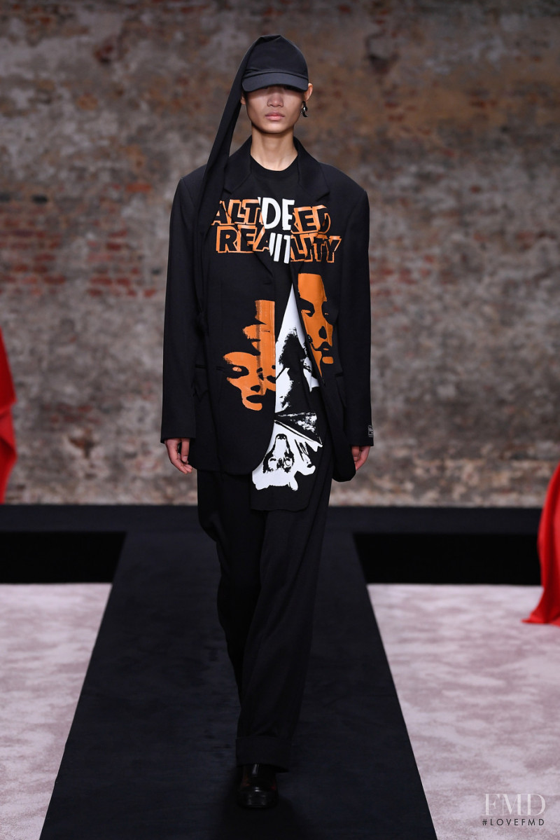 Raf Simons fashion show for Autumn/Winter 2022