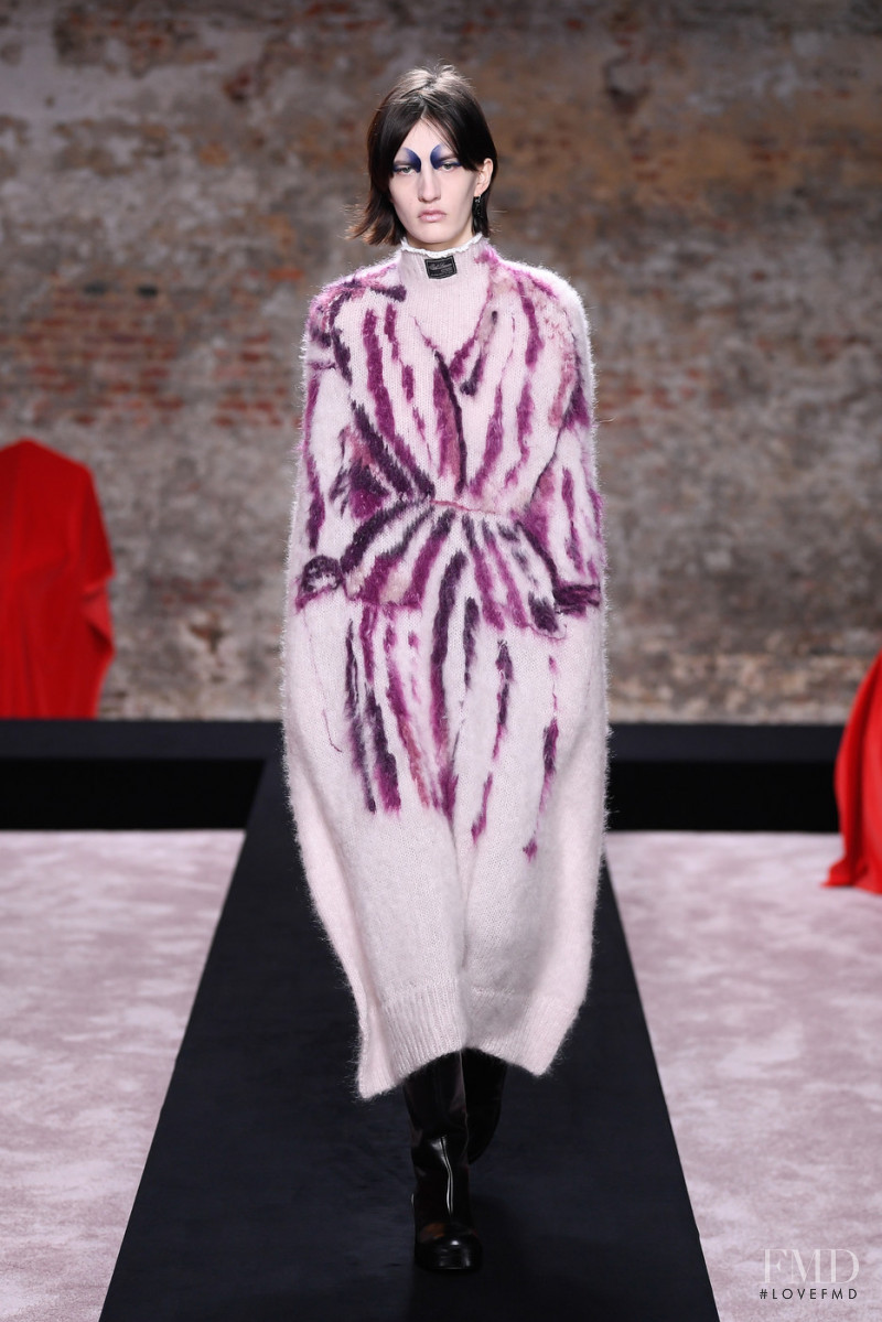 Raf Simons fashion show for Autumn/Winter 2022