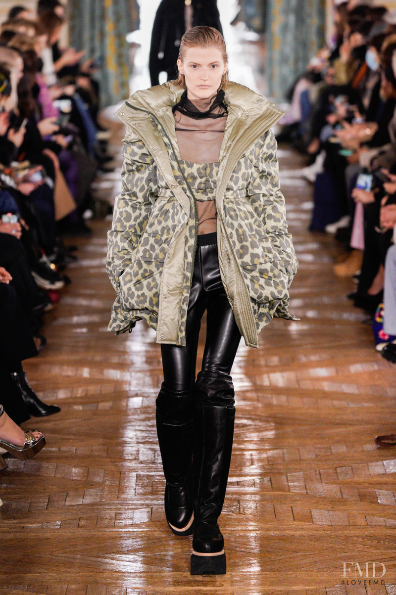 Ireen Tabolova featured in  the Sacai fashion show for Autumn/Winter 2022