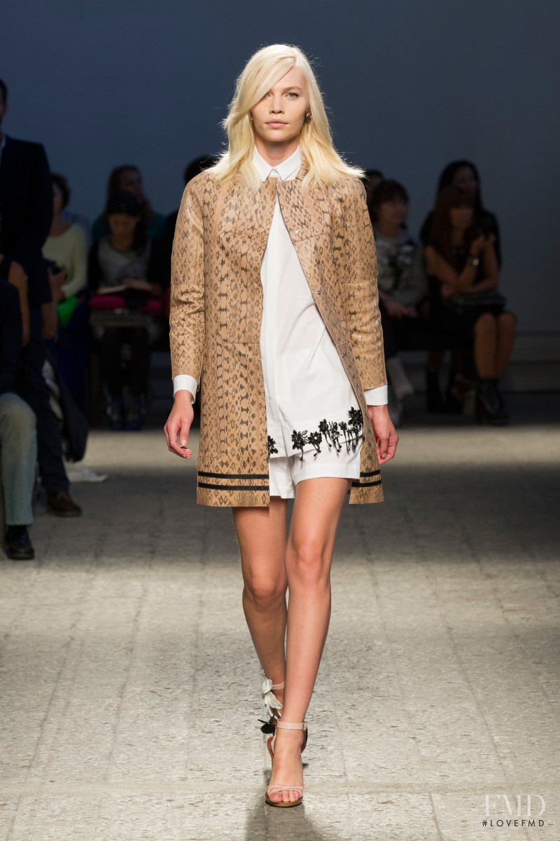 Aline Weber featured in  the N° 21 fashion show for Spring/Summer 2014