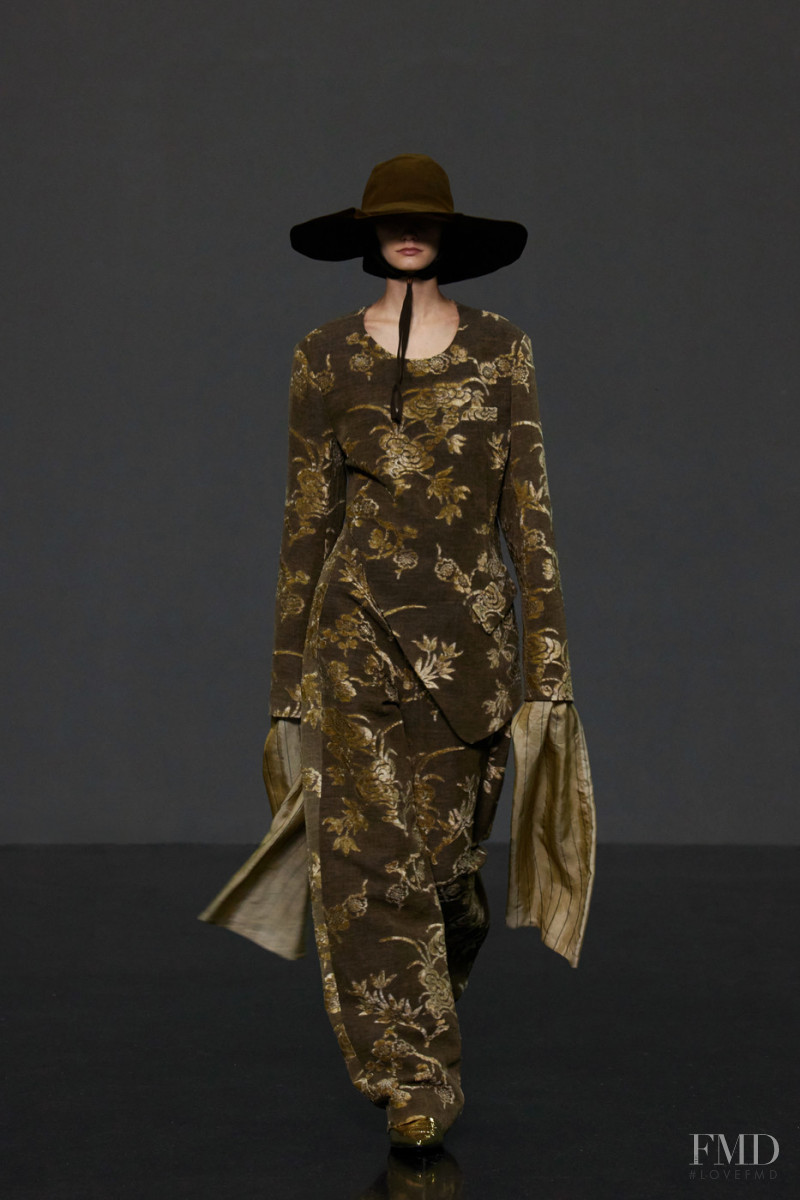 Uma Wang fashion show for Autumn/Winter 2022