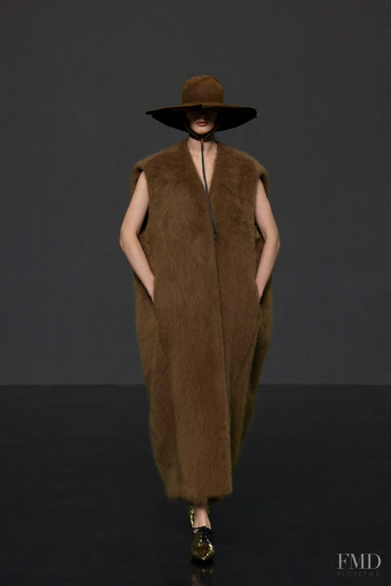Uma Wang fashion show for Autumn/Winter 2022