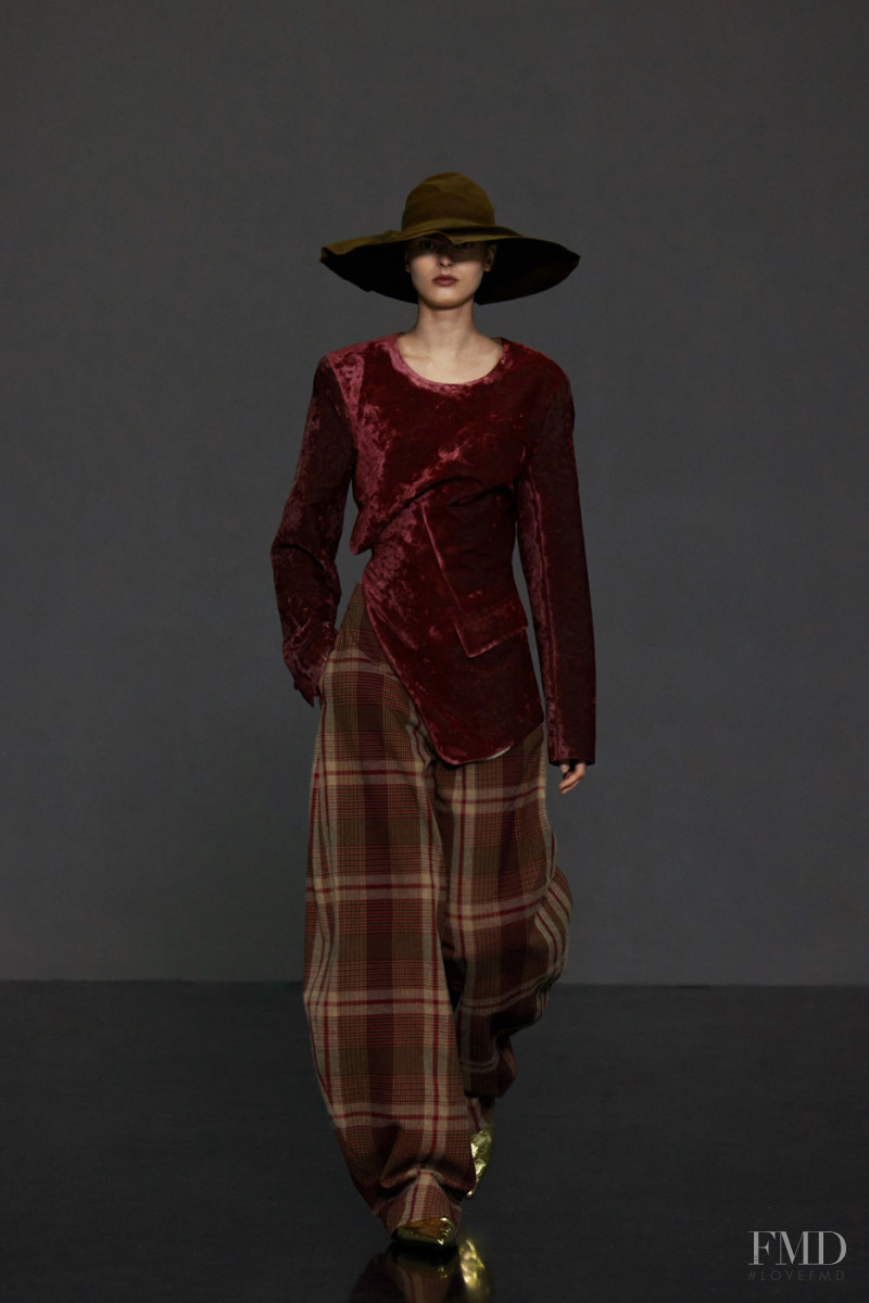 Uma Wang fashion show for Autumn/Winter 2022