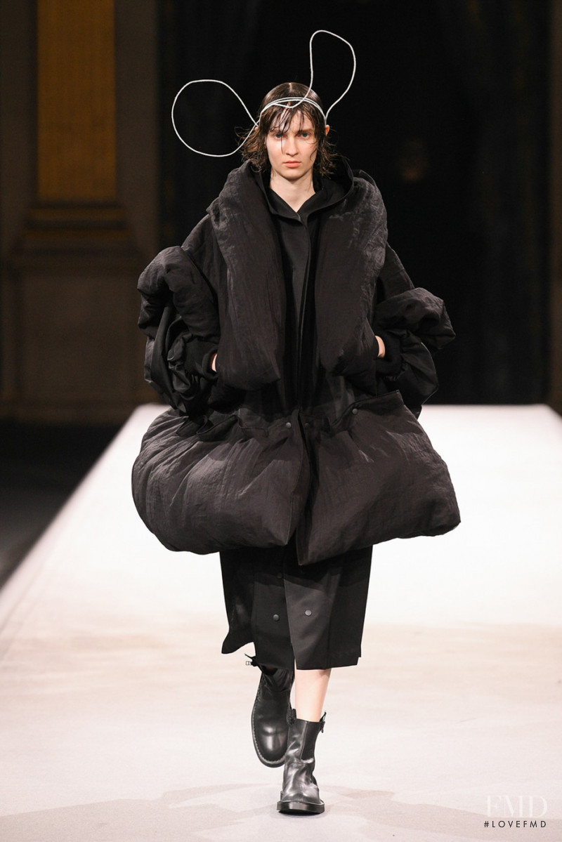 Yohji Yamamoto fashion show for Autumn/Winter 2022