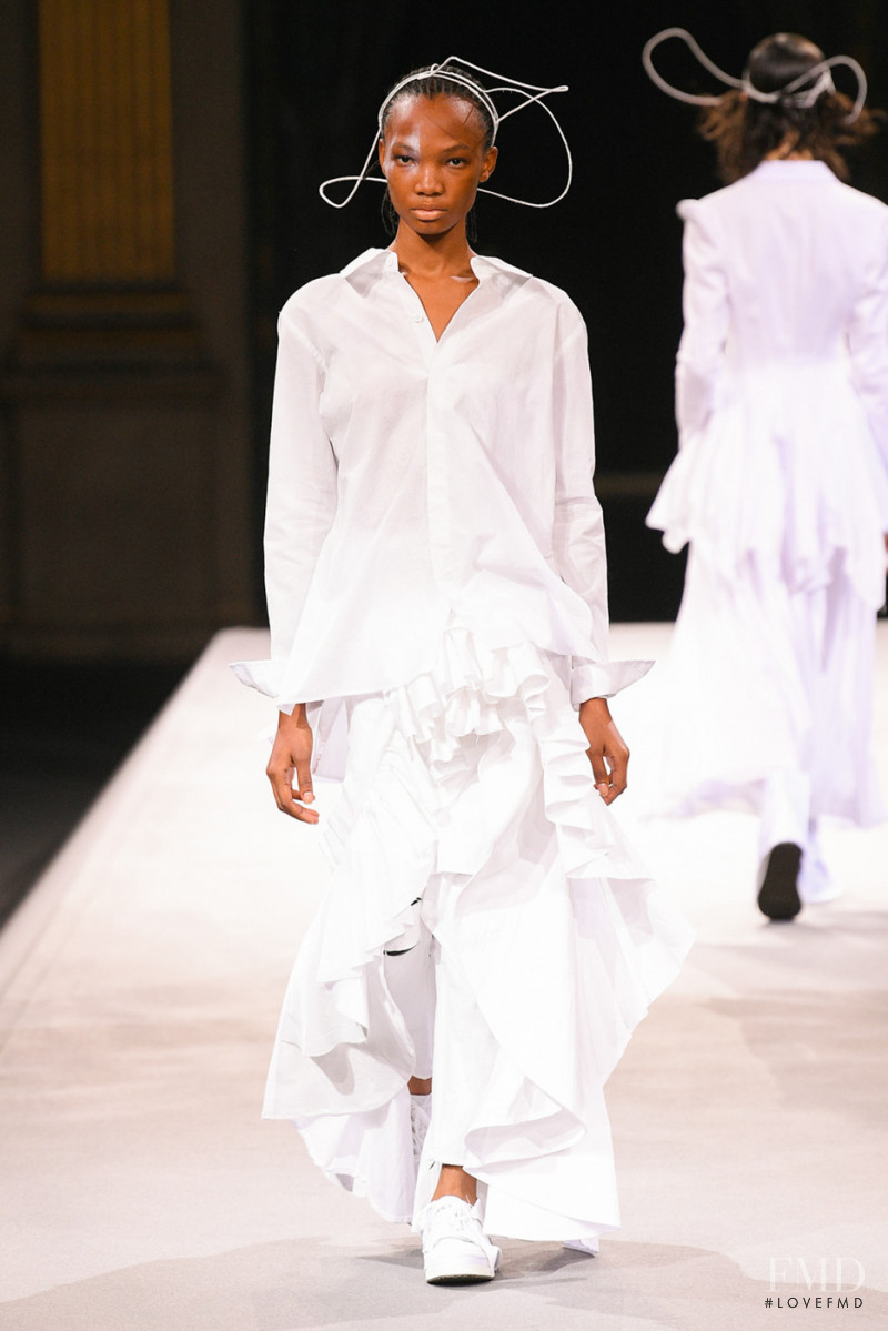 Yohji Yamamoto fashion show for Autumn/Winter 2022