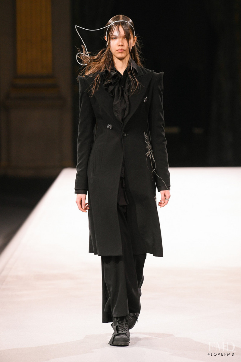 Yohji Yamamoto fashion show for Autumn/Winter 2022