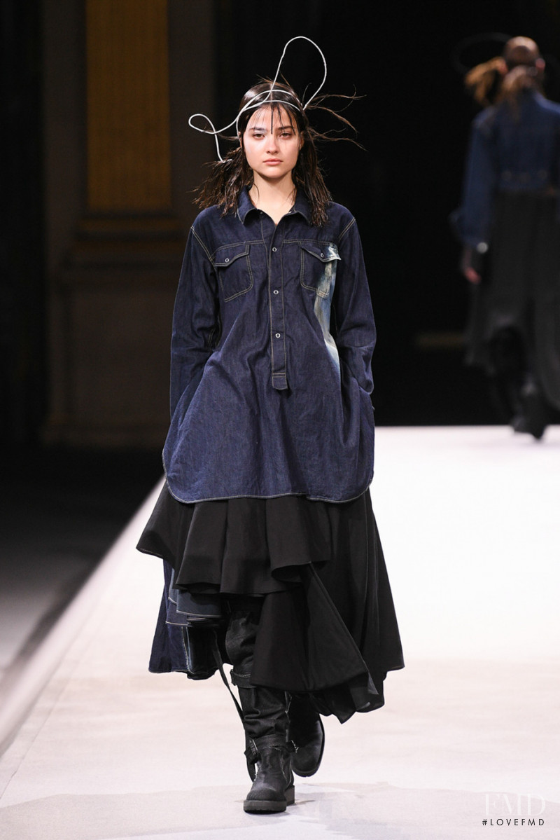 Yohji Yamamoto fashion show for Autumn/Winter 2022