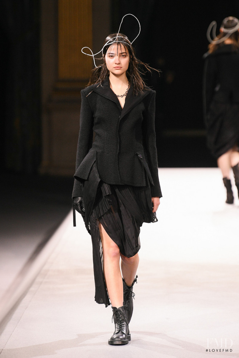 Yohji Yamamoto fashion show for Autumn/Winter 2022