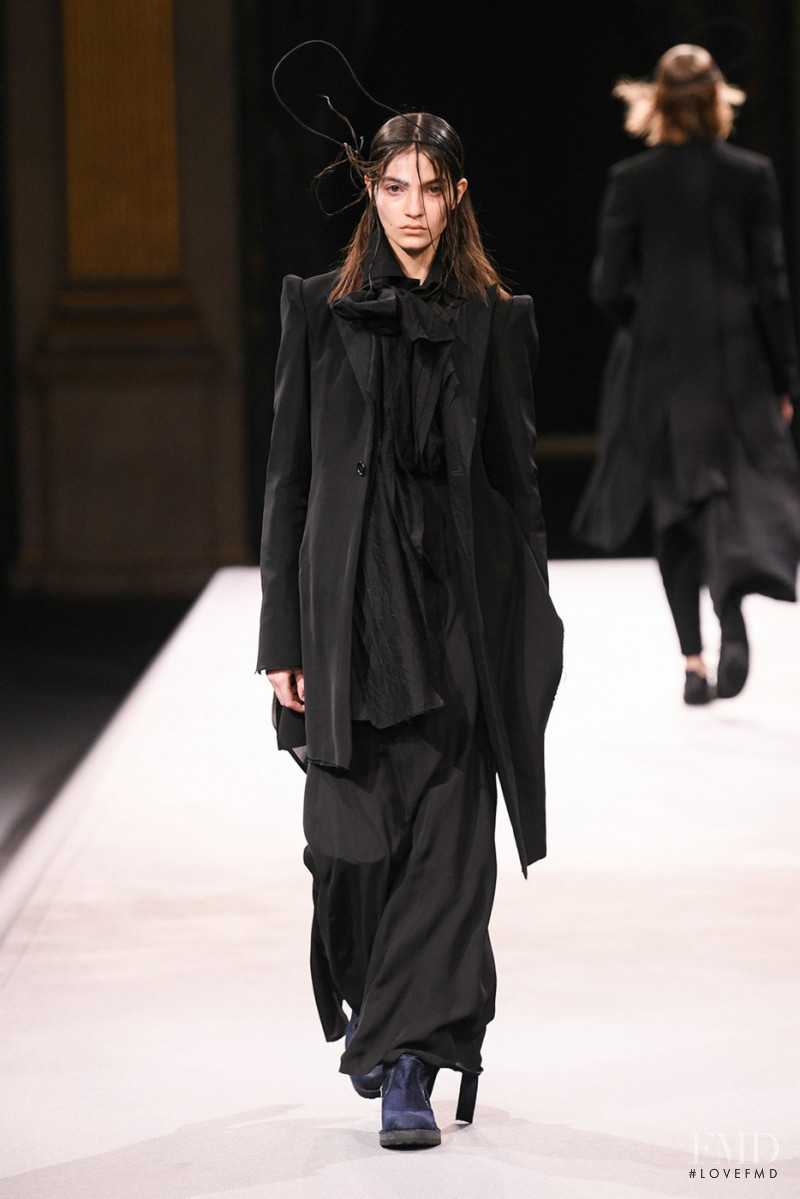 Yohji Yamamoto fashion show for Autumn/Winter 2022