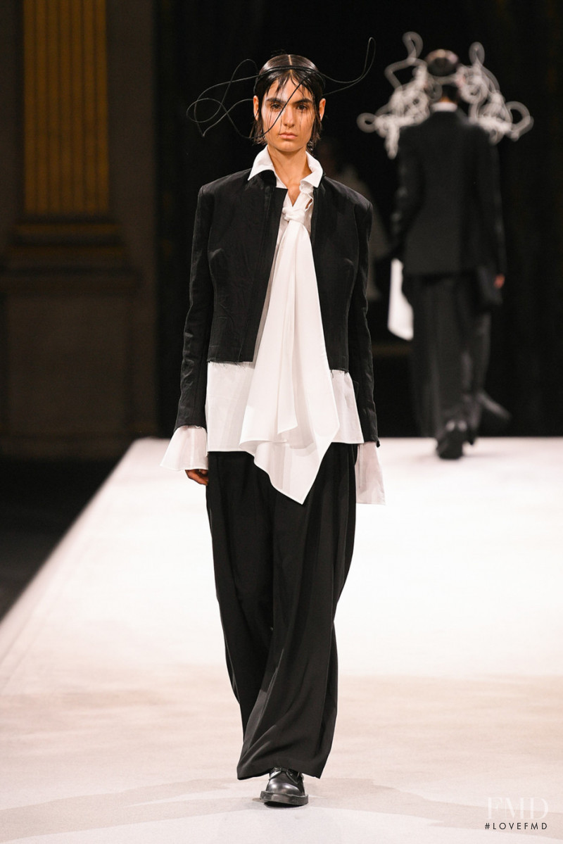 Yohji Yamamoto fashion show for Autumn/Winter 2022