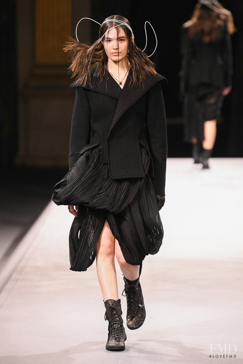Yohji Yamamoto fashion show for Autumn/Winter 2022