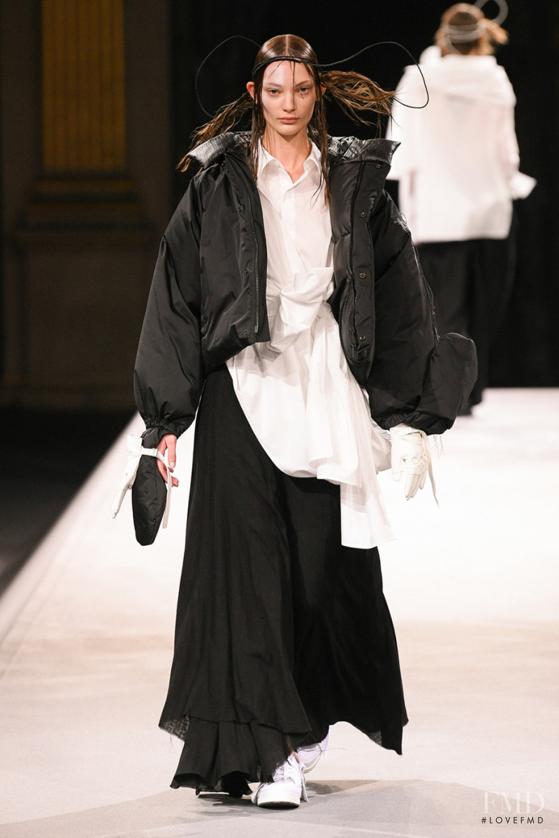 Yohji Yamamoto fashion show for Autumn/Winter 2022