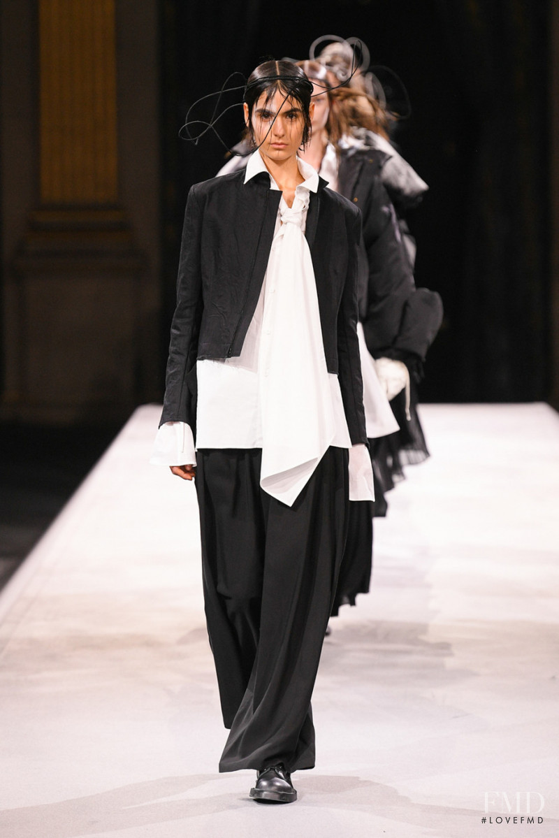 Yohji Yamamoto fashion show for Autumn/Winter 2022