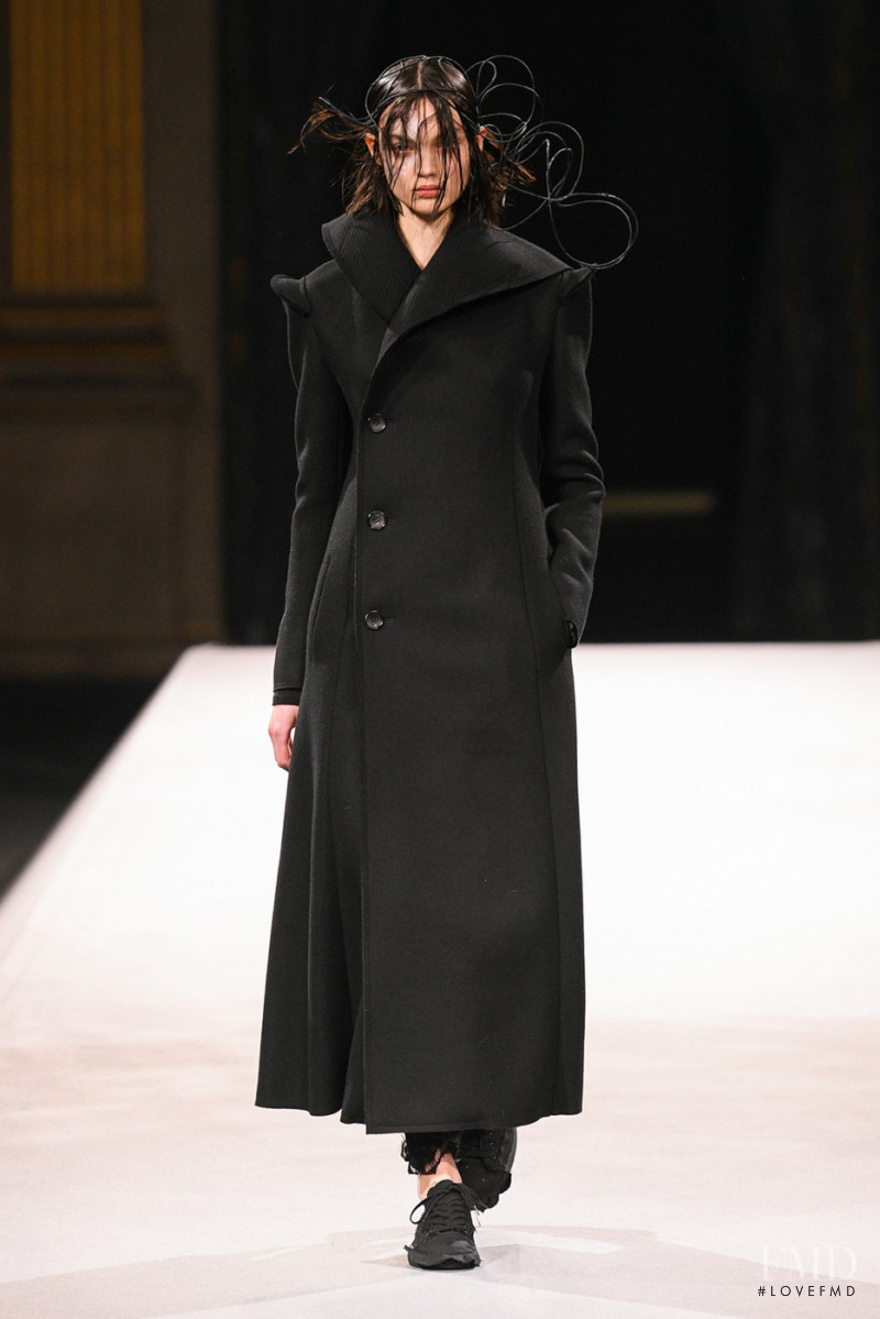 Yohji Yamamoto fashion show for Autumn/Winter 2022