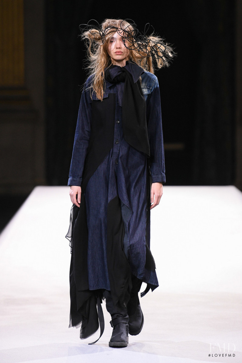 Yohji Yamamoto fashion show for Autumn/Winter 2022